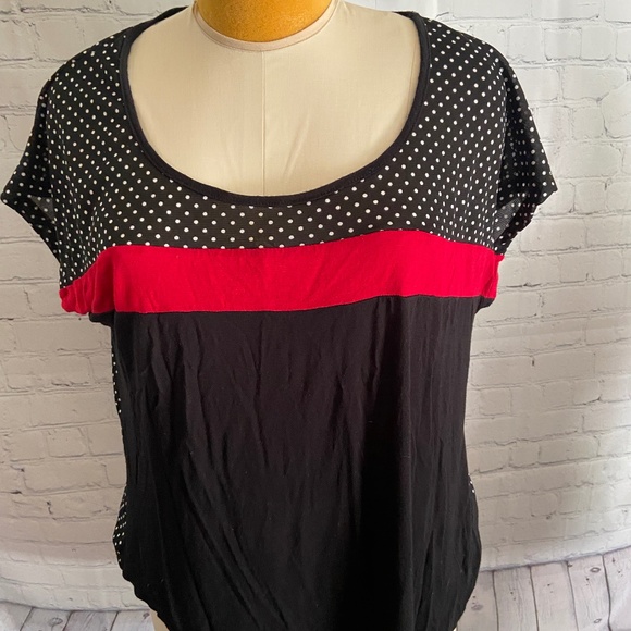 julie's closet Tops - plus size 2x black with red top blouse shirt tunic